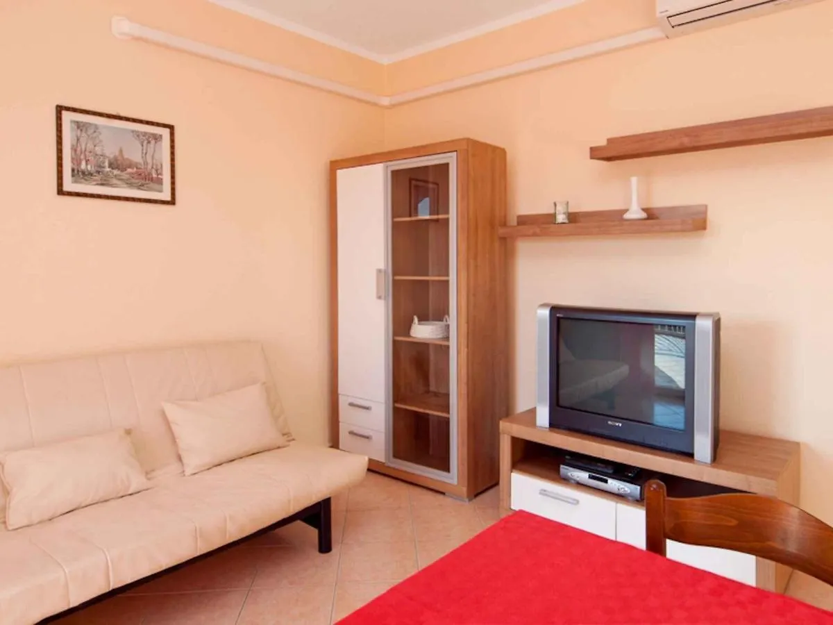 Apartment In Rabac 16819